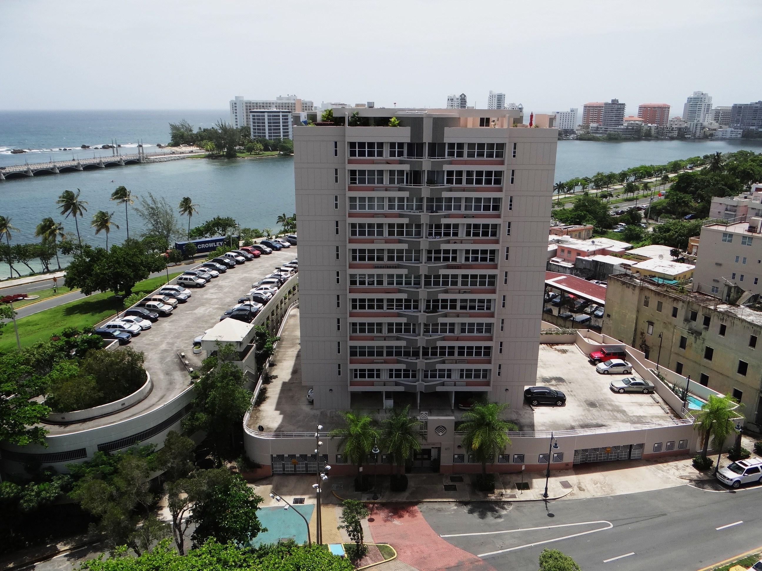 Vista desde la azotea del Edificio del Departamento de Justicia - San Juan (Miramar) - 2013 00005
